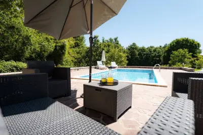 Imanje u Pićanu, bazen i potpuna privatnost - 9