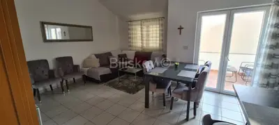 Stan 90 m², Pakoštane, pogled na more i Vransko jezero