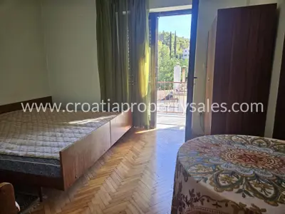 House 320 m², island Hvar - quiet location and yard - 9