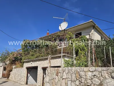 House 320 m², island Hvar - quiet location and yard