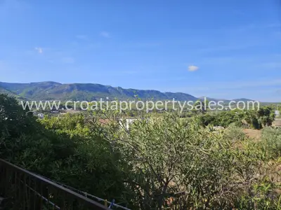 House 320 m², island Hvar - quiet location and yard - 5