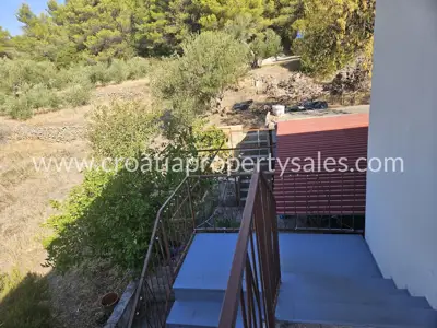 House 320 m², island Hvar - quiet location and yard - 12