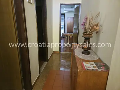 House 320 m², island Hvar - quiet location and yard - 10