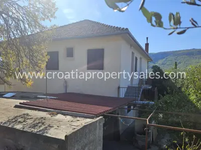House 320 m², island Hvar - quiet location and yard - 3