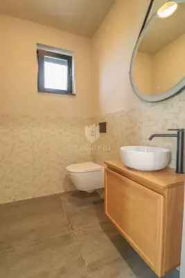 Prodaje se luksuzna vila s bazenom u Krnici - 5