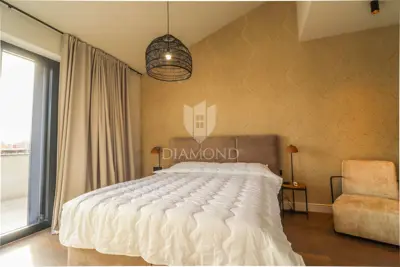 Prodaje se luksuzna vila s bazenom u Krnici - 10