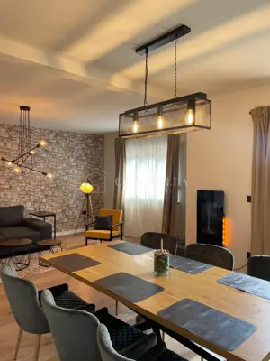 Škurinje – prostran dvosoban stan 75 m², balkon i natkrivena terasa - 11