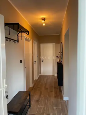 Škurinje – prostran dvosoban stan 75 m², balkon i natkrivena terasa - 21
