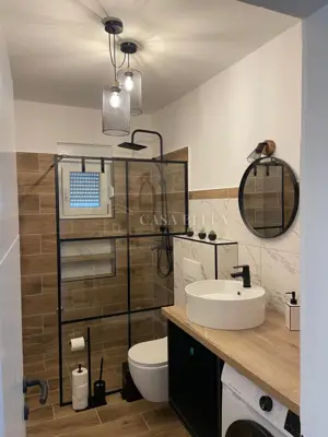 Škurinje – prostran dvosoban stan 75 m², balkon i natkrivena terasa - 17