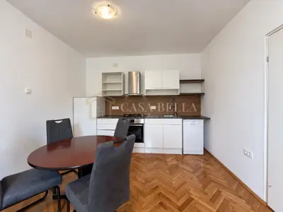 Stan 40,6 m², Turnić - južna orijentacija i lođa - 2