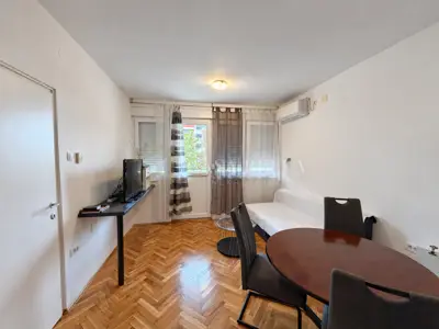 Stan 40,6 m², Turnić - južna orijentacija i lođa - 4