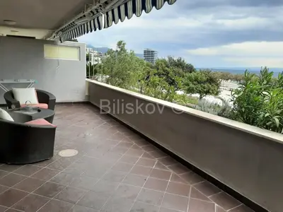 Stan 80 m², Žnjan, pogled na more i velika lođa