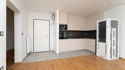 Sesvetski Kraljevec, Trosoban stan u visokom prizemlju, terasa, vrt, P