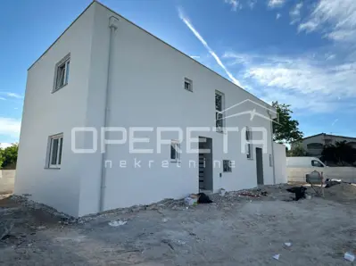 Penthouse 110 m², Sabunike near Nin, 3 rooms and terraces