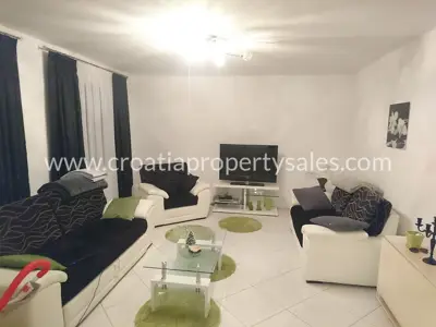 Kuća, Brač, 220 m², 530 000 € - 2