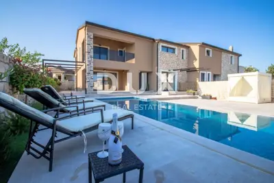 House for sale in Nova Vas, 178,7 m² - 5