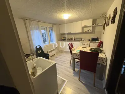 House 201 m², Donja Dubrava - for renovation and investment - 5