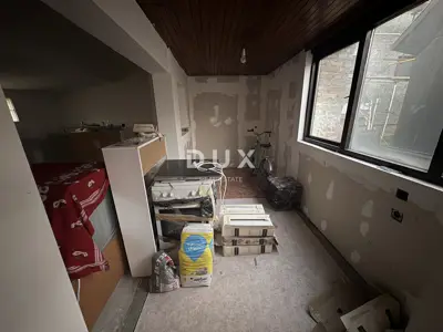 House 201 m², Donja Dubrava - for renovation and investment - 7
