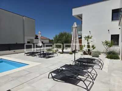 Gebäude 475 m², Vrsi - Pool und Sommerküche - 20
