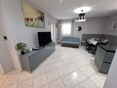 Apartman 100 m od mora i centra Malinske, dvije spavaće sobe - 10