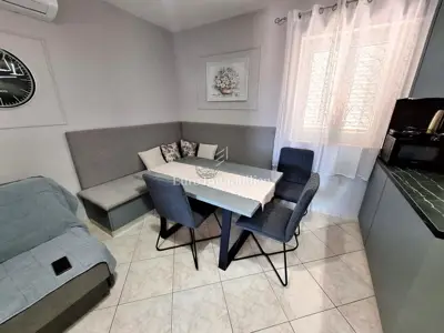 Apartman 100 m od mora i centra Malinske, dvije spavaće sobe - 6