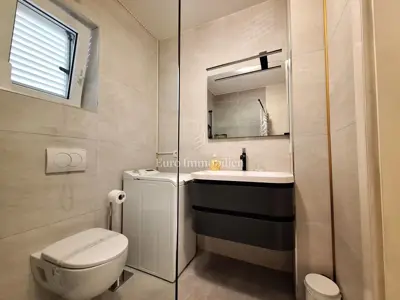 Apartman 100 m od mora i centra Malinske, dvije spavaće sobe - 12