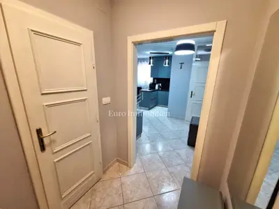 Apartman 100 m od mora i centra Malinske, dvije spavaće sobe - 17