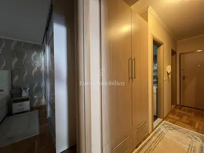 Stan 68 m², centar Makarske, pogled na more - 12