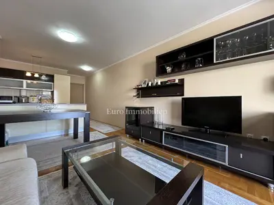 Stan 68 m², centar Makarske, pogled na more - 7