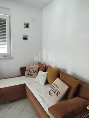 Apartment 43 m², Tkon on Pašman, 2 bedrooms and yard