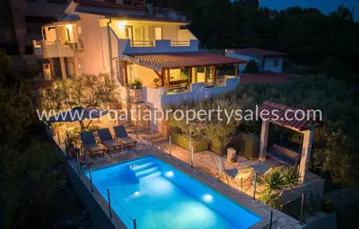 Kuća 887 m², otok Vis - bazen i mirna lokacija