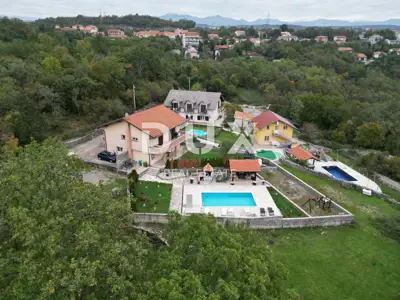 MARINIĆI, GORNJI ZAMET - Haus mit Pool und wunderschön angelegtem Garten