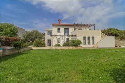 Haus zum Kauf in Centar, 250 m²