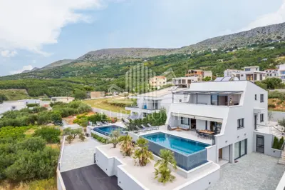 House for sale in Podstrana, 320 m²