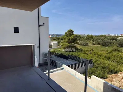 Stan 88,91 m², Vodice - 2 sobe, terasa i vrt