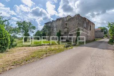 Old house 150 m², Vižinada - investment for a tourist project - 10