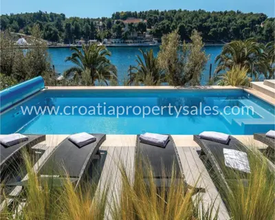 Kuća, Brač, 189 m², 1 990 000 €