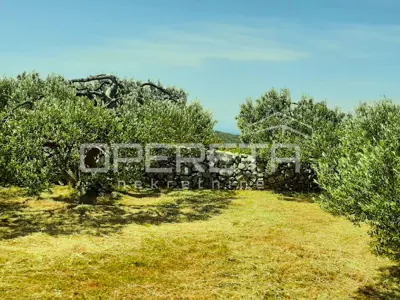 Zemljište 4.834 m², Splitska - blizu mora i centra - 3