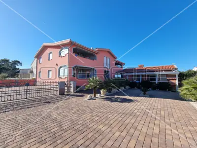 Kuća 271 m², Vir - 250 m od mora