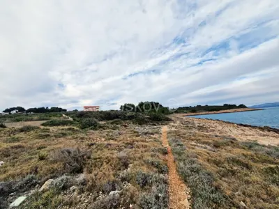 Šolta Nečujam, zemljište 1.red do mora, prodaja