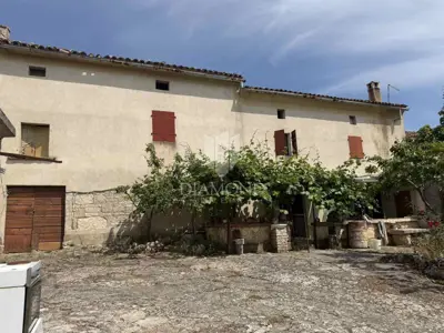 Stone house 117 m², Svetvinčenat - yard 742 m²