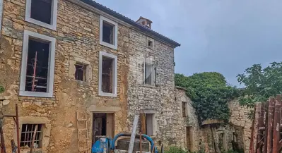 Istrian estate with several stone houses and great investment potential - 3