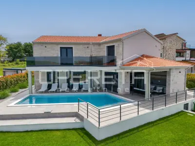 House 181 m², Sveti Lovreč - pool and sea view