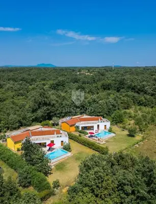 Central Istria, two elegant single-storey houses with pools and spa amenities