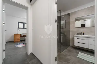 Stan 98,87 m², Poreč - 500 m od mora - 13