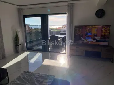 Stan 95 m², Srima, 50 m od mora i pogled na more