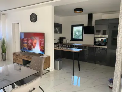 Wohnung 95 m², Srima, 50 m vom Meer und Meerblick - 2