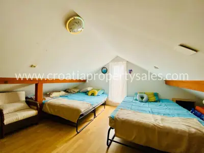 Haus, Brač, 150 m², 700 000 € - 11