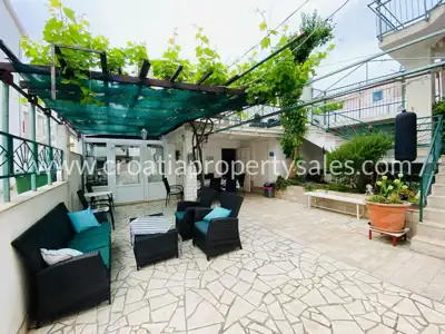 Haus, Brač, 150 m², 700 000 € - 2