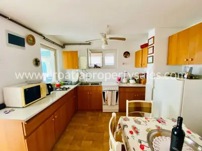 Haus, Brač, 150 m², 700 000 € - 4
